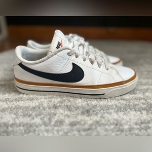 Women’s Nike Court Legacy 9.5